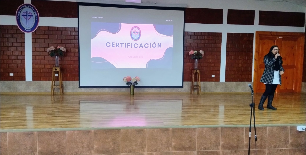 Realizamos una ceremonia para entregar diplomas a nuestros/as asistentes de la educación